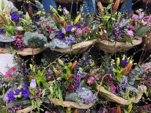 gotowe, kolorowe, mieszane bukiety z przeznaczeniem do centrów ogrodniczych