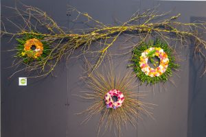 aranżacja florystyczna z wykorzystaniem kwiatów cebulowych