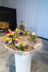 aranżacja florystyczna z wykorzystaniem kwiatów cebulowych