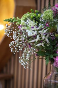 bukiet świeżych kolorowych kwiatów od 365 Dni Kwiatów